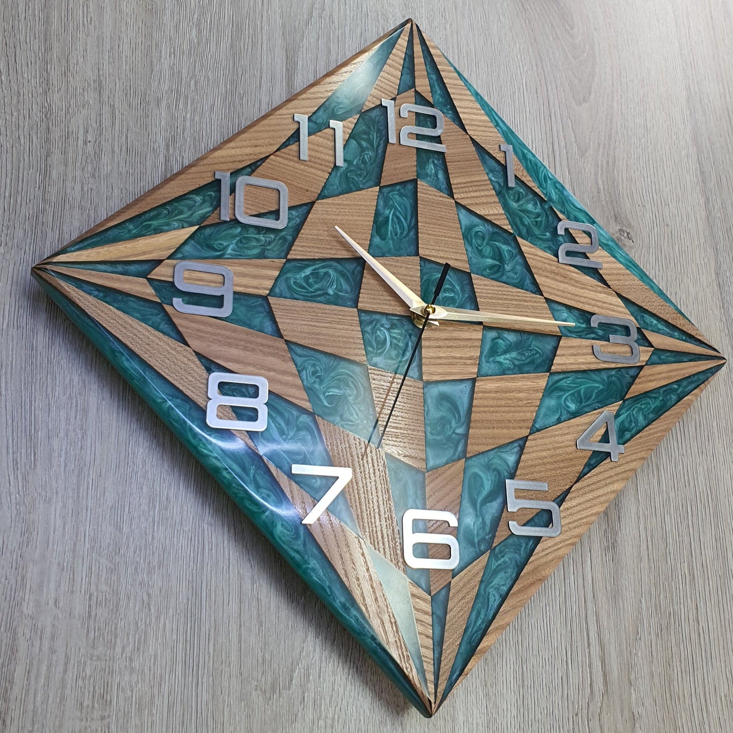 Unique Wood and Epoxy Resin Clock | 3D Design